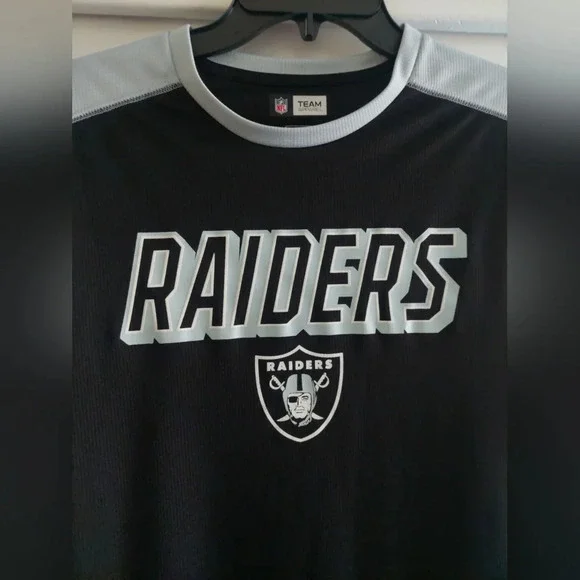 NFL Team Apparel Las Vegas Raiders Crewneck Athleisure Tshirt Logo spellout M - Picture 3 of 4